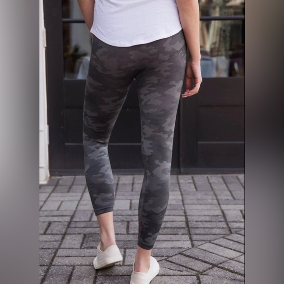 NWT Spanx Cropped Lamn Leggings- Sage Camo - Picture 3 of 9